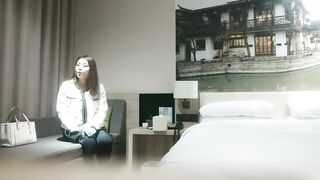 【利哥探花】高价约炮颜值外围兼职妹，各种姿势干到满头大汗